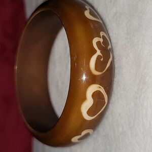 Heart and Natural looking Resin Bangle Bracelet (24)